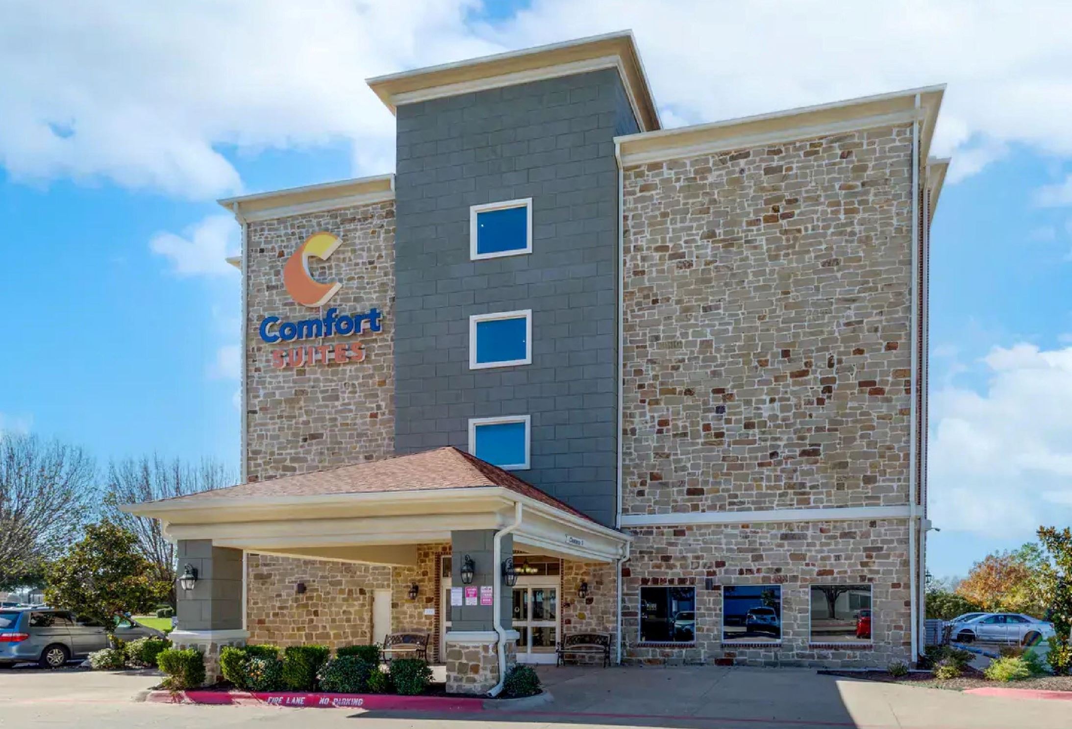 Comfort Suites Benbrook Exterior